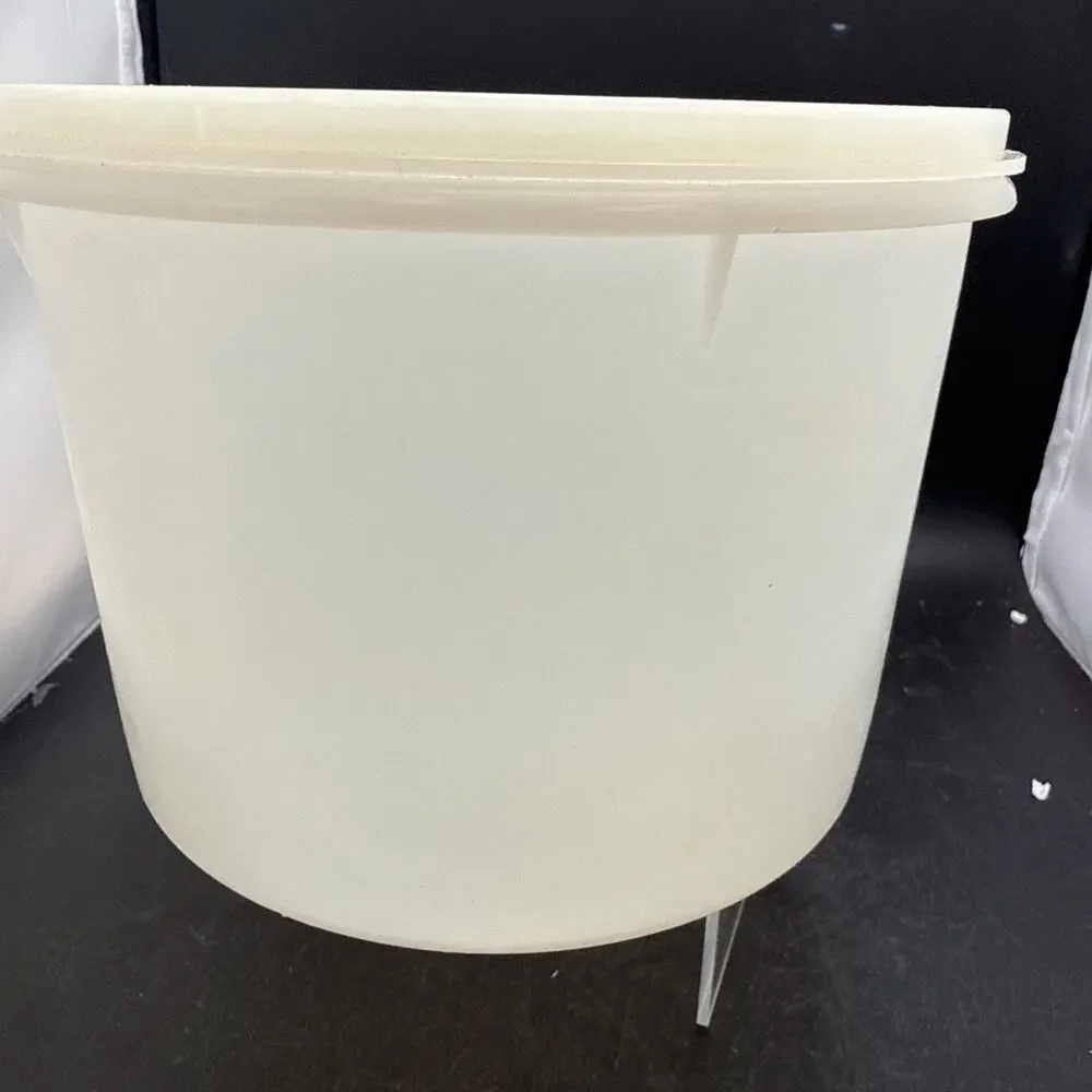 Vintage Tupperware 265-16 Round Food Storage Container w/ Lid Frosted USA